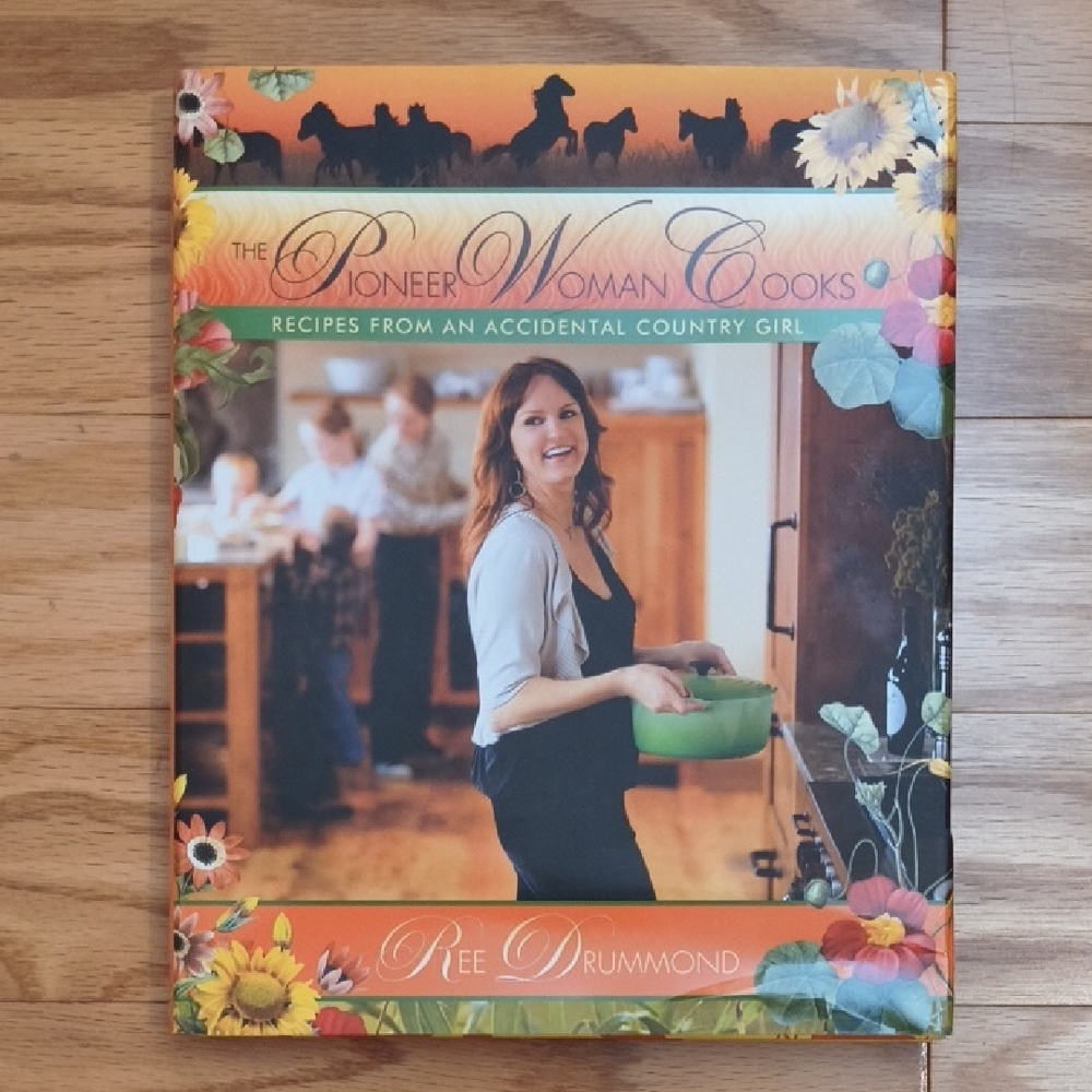The Pioneer Woman Cookbook Hardcover EUC-D